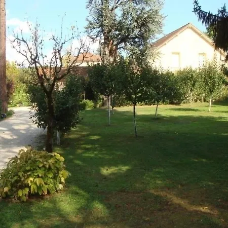 House Les Vieux Cedres Дом отдыха *