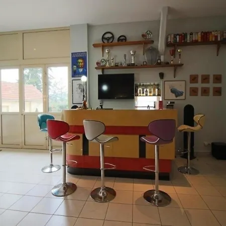 House Les Vieux Cedres Дом отдыха *