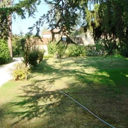 House Les Vieux Cedres Дом отдыха *